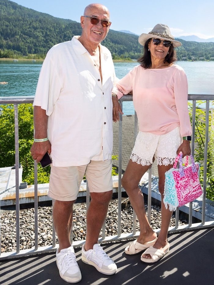 Bei sommerlichen Temperaturen ließen sich auch Otto und Shirley Retzer den Tag am See nicht ...
