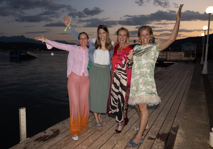 In Feierlaune: Julia Hitschler, Mirjam Puchner, Alexandra Meissnitzer, Mona Maier (v.li.).