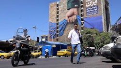 Während viele Iraner durch den Eingriff der USA auf eine nachhaltige Verbesserung ihrer Lage ...