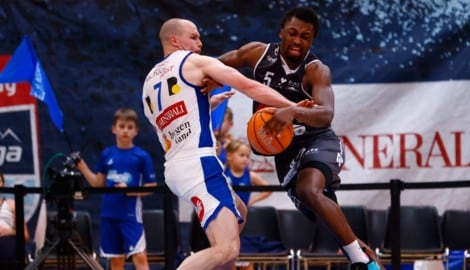 Sebastian Käferle (li.) beschimpft? Die Bulls sehen eher ihn als Provokateur.