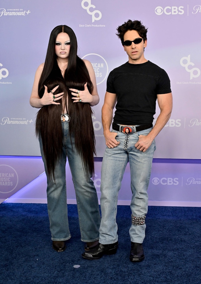 Megan Stalter und Paul W. Downs