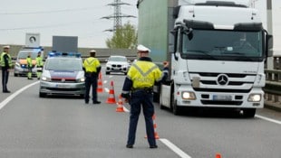 Polizisten zogen einen Risiko-Lenker aus dem Verkehr (Symbolbild)