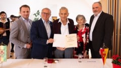 Martin Ivancsics (Mitte) mit Ehefrau Gerlinde, Bürgermeister Ivan Grujic, Landeshauptmann Hans ...