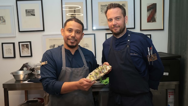 Auf der Karte stehen Nigiri, Sashimi, zwei Vorspeisen und acht Signature Rolls – hinter dem ...