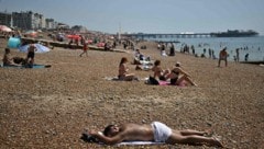 In Brighton suchten am Pfingstwochenende viele Menschen Abkühlung im Wasser.