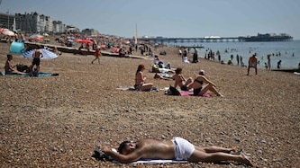 In Brighton suchten am Pfingstwochenende viele Menschen Abkühlung im Wasser.