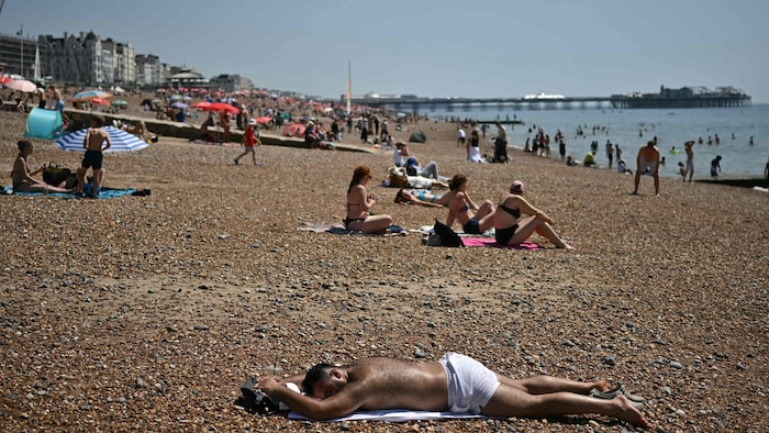 In Brighton suchten am Pfingstwochenende viele Menschen Abkühlung im Wasser.