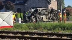 Insgesamt neun Personen befanden sich zum Unfallzeitpunkt in diesem Fahrzeug.