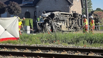 Insgesamt neun Personen befanden sich zum Unfallzeitpunkt in diesem Fahrzeug.