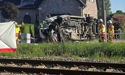 Insgesamt neun Personen befanden sich zum Unfallzeitpunkt in diesem Fahrzeug.