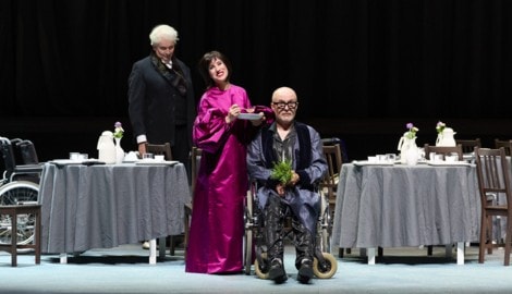 Probenfoto: Morgane Heyse und Michael Wagner in Hauptrollen, im Hintergrund Klaus Müller-Beck ...