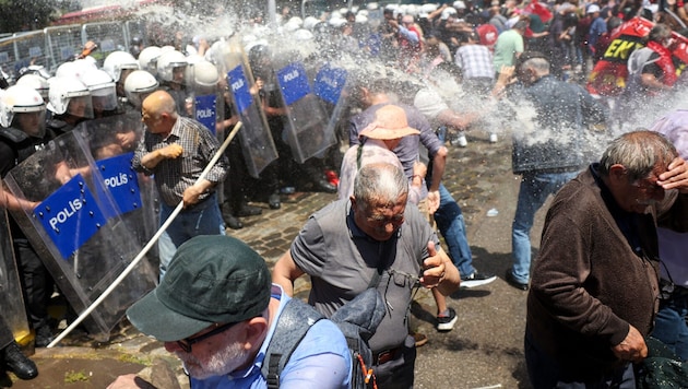 Am Dienstag demonstrierten in der Türkei mehr als tausend Menschen gegen das Erdoğan-Regime.