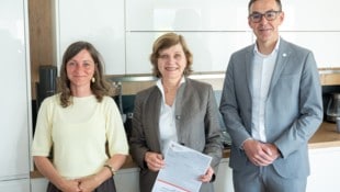 Jacqueline Oberauer (SOS-Kinderdorf), Barbara Schöbi-Fink und Kinder- und Jugendanwalt Christian ...