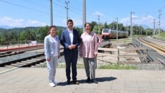 Die Züge fahren bereits über die künftige Bahnüberführung