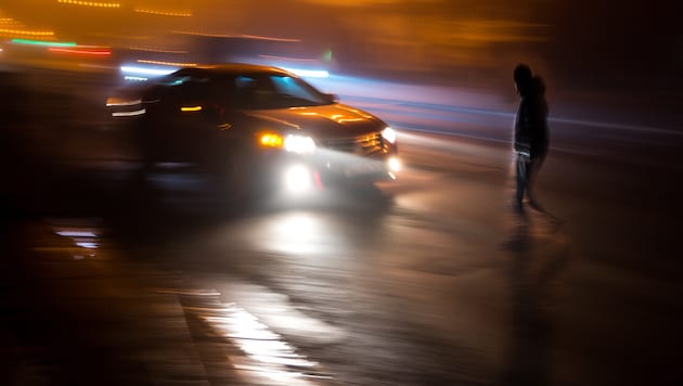 Im Juli 2025 endete ein mutmaßliches Straßenrennen für Fußgänger beinahe tödlich (Symbolbild).