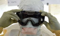 Impfstoff fehlt, Straßen blockiert, Krankenhäuser zerstört – Ebola breitet sich aus.