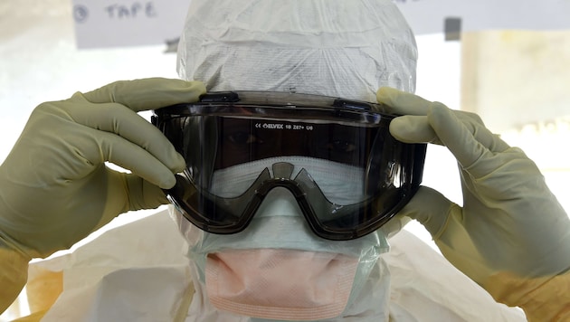 Impfstoff fehlt, Straßen blockiert, Krankenhäuser zerstört – Ebola breitet sich aus.