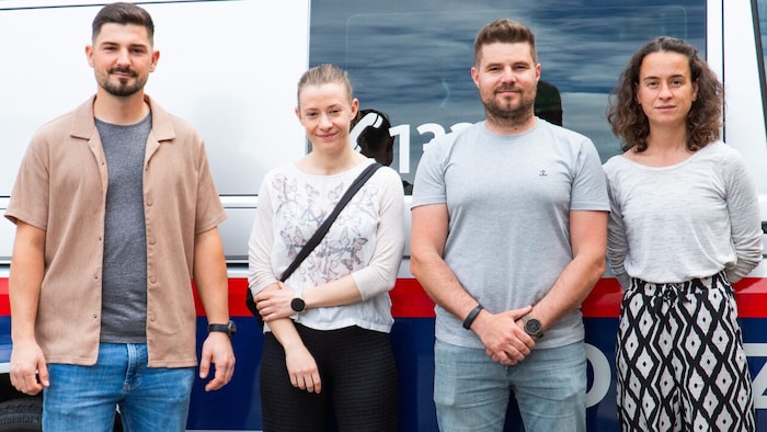 Die Austro-Polizeikräfte Michael, Cornelia, Martin und Rebecca (von links) vor ihrer Abreise ...
