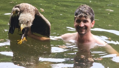 Florian Richter rettete den verletzten Seeadler.