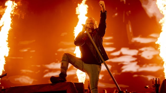 Wenn Iron Maiden zum konzertanten Halligalli rufen, dann brennt es an allen Ecken und Enden.