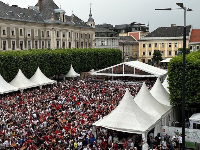 Bis zu 5000 Gäste haben während der WM vor dem Rathaus Platz.