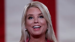 Die ehemalige US-Justizministerin Pam Bondi hat kurz nach ihrer Entlassung eine Krebsdiagnose ...