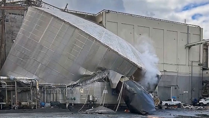 Auf dem Firmengelände ist ein mehr als 3,4 Millionen Liter fassender Tank (Bild) mit Weißlauge ...