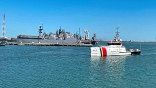 Kriegs- und Polizeischiffe sind im Hafen von Constanţa ein gewohntes Bild.  