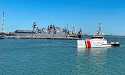 Kriegs- und Polizeischiffe sind im Hafen von Constanţa ein gewohntes Bild.  