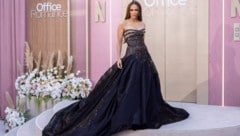 Jennifer Lopez war in diesem Vintage-Kleid von Versace eindeutig DER Hingucker bei der Premiere ...