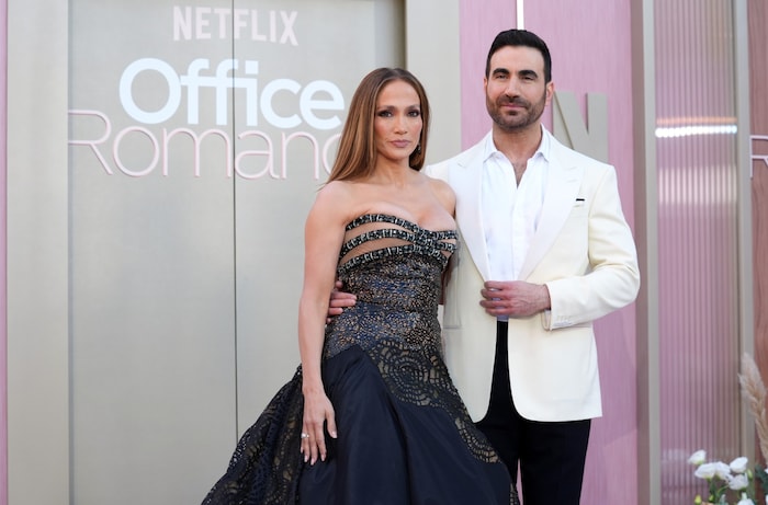 Jennifer Lopez mit Co-Star Brett Goldstein