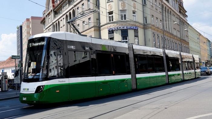 Die Premierenfahrt führte durch die Annenstraße.