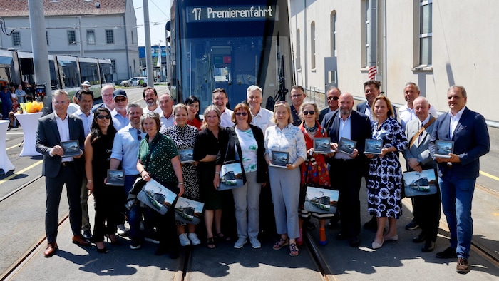 Gruppenfoto vor der Premierenfahrt