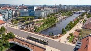 Breite Boulevards, gepflegtere Grünflächen, Cafés, Sportmöglichkeiten, eine Eventarena und vor ...