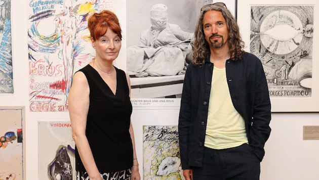Tochter Diana Brus mit Kurator Roman Grabner
