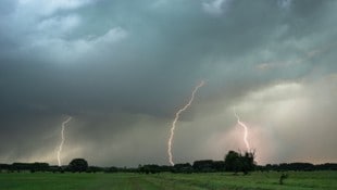 Die Unwetterzentrale warnt derzeit in weiten Teilen des Landes vor Gewitter und Hagel.
