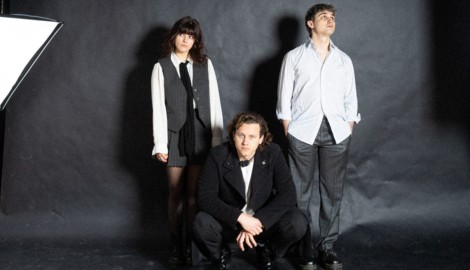 Das Wiener Indie-Pop-Trio Freude veröffentlichte vor wenigen Tagen ihr zweites ...