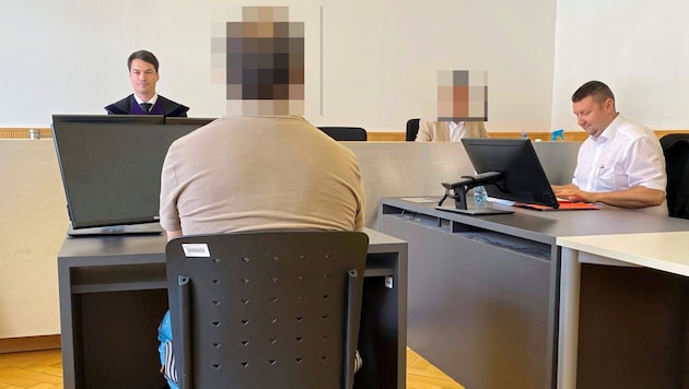 Der Angeklagte stellte sich vor Gericht als unwissender Beteiligter vor – das glaubte ihm der ...