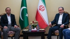 Von links: Pakistans Armeechef Abbas Araghchi und Irans Außenminister Abbas Araghchi