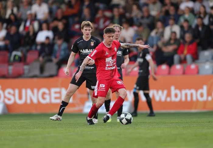 Steyr (rot) steht vor Rückkehr in Liga drei, Perg (schwarz) würde im Falle absagen.