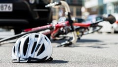 Die drei 12-Jährigen waren mit ihren Fahrrädern am Weg zur Schule, als sie von der Frau erfasst ...