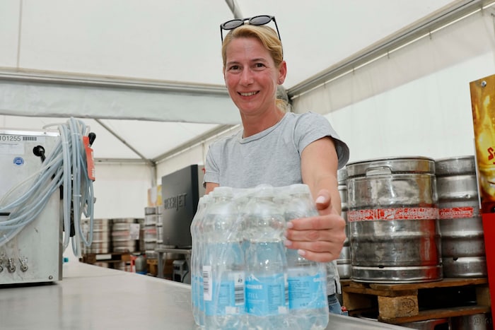 Gastro-Chefin Christine Blaschke bereitet ihre Zelte vor.