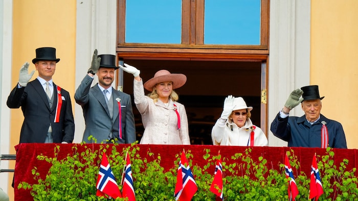 Prinz Sverre Magnus, Kronprinz Haakon, Kronprinzessin Mette-Marit, Königin Sonja und König ...