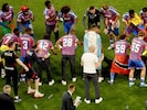 Oliver Glasner rutschte auf dem Bauch und ließ sich gebührend feiern.