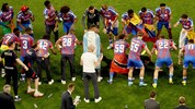 Oliver Glasner rutschte auf dem Bauch und ließ sich gebührend feiern.