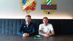 Sportchef Markus Katzer (li.) mit Neo-Rapidler Tonni Adamsen
