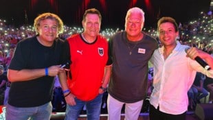 „Krone“-Sportchef Peter Moizi, Andi Herzog, Toni Polster und Show-Moderator Michael Fally (von ...