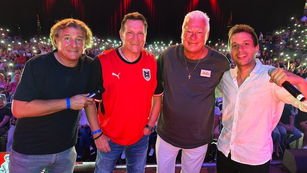 „Krone“-Sportchef Peter Moizi, Andi Herzog, Toni Polster und Show-Moderator Michael Fally (von ...
