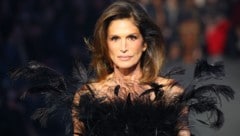 Strahlend schön, so kennt man Cindy Crawford. Jetzt enthüllte das Topmodel, dass es seit 10 ...