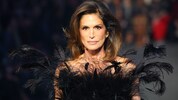 Strahlend schön, so kennt man Cindy Crawford. Jetzt enthüllte das Topmodel, dass es seit 10 ...